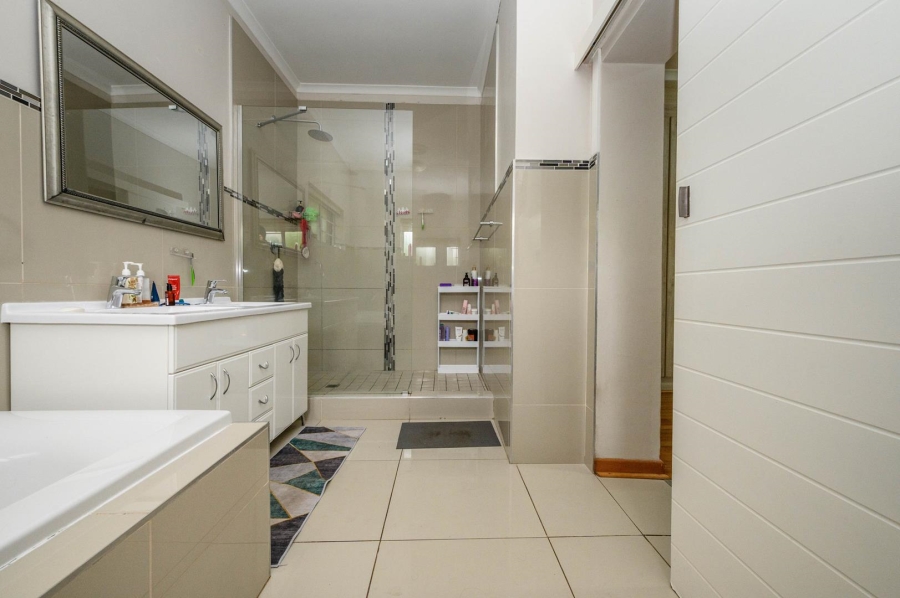 To Let 4 Bedroom Property for Rent in Humewood Eastern Cape